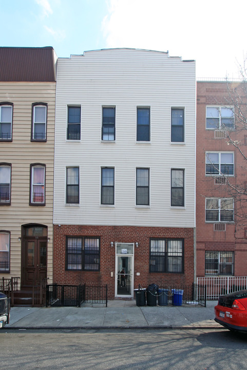 166 Harman St in Brooklyn, NY - Foto de edificio