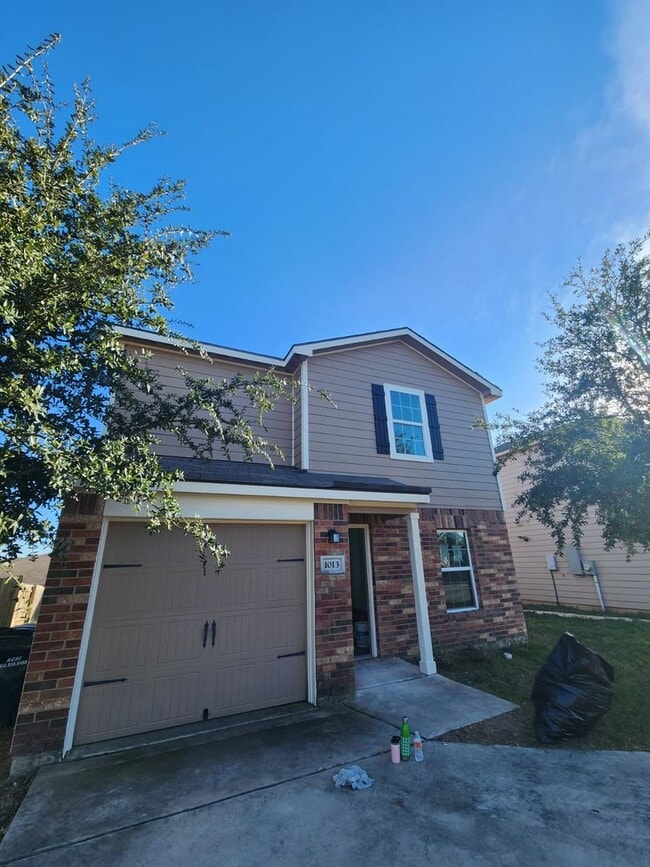 1013 Woodward Ct in Jarrell, TX - Building Photo - Building Photo