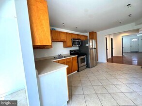 208 S Washington St in Baltimore, MD - Building Photo - Building Photo