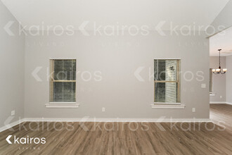 647 White Oak Cir in Lincoln, AL - Foto de edificio - Building Photo