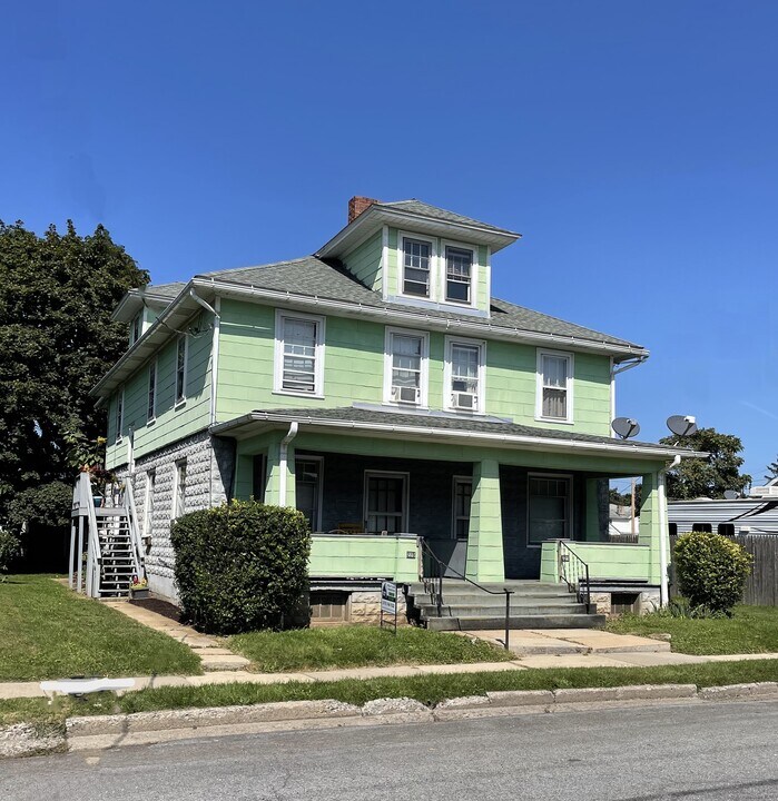 223 W Clinton St, Unit Apt 2 in Lock Haven, PA - Foto de edificio