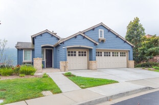 55 Golden Aster Ct in Brisbane, CA - Building Photo