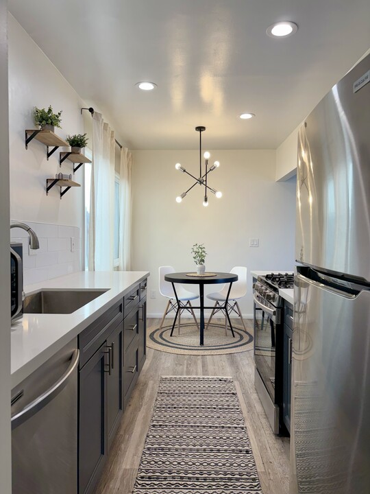 813 W Beach Ave, Unit #2 in Inglewood, CA - Building Photo