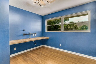2033 E Bobe St in Pensacola, FL - Building Photo - Building Photo