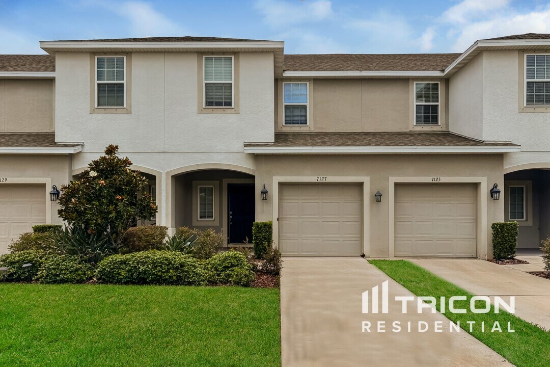 7127 Summer Holly Pl in Riverview, FL - Building Photo
