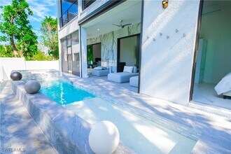 4064 Full Moon Ct in Naples, FL - Foto de edificio - Building Photo