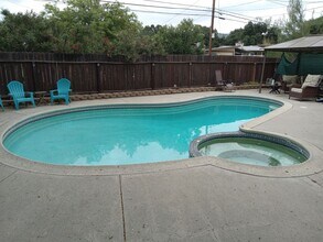 401 Burnham Rd in Oak View, CA - Building Photo - Building Photo