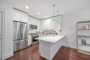 197 W 8th St, Unit 3 Apartamentos