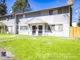 1813 54th St Ct E in Sumner, WA - Building Photo