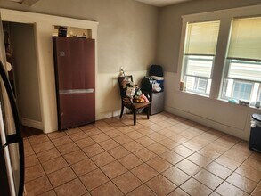 43 Sumner St, Unit #1 in Revere, MA - Foto de edificio - Building Photo