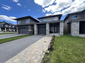 334 Lysander Pl in Ottawa, ON - Building Photo