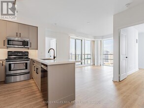 500 St Clair Ave W in Toronto, ON - Building Photo - Building Photo