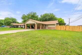 100 Meteor Dr in Austin, TX - Building Photo - Building Photo
