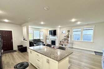 15030 NW Evelyn St in Portland, OR - Building Photo - Building Photo