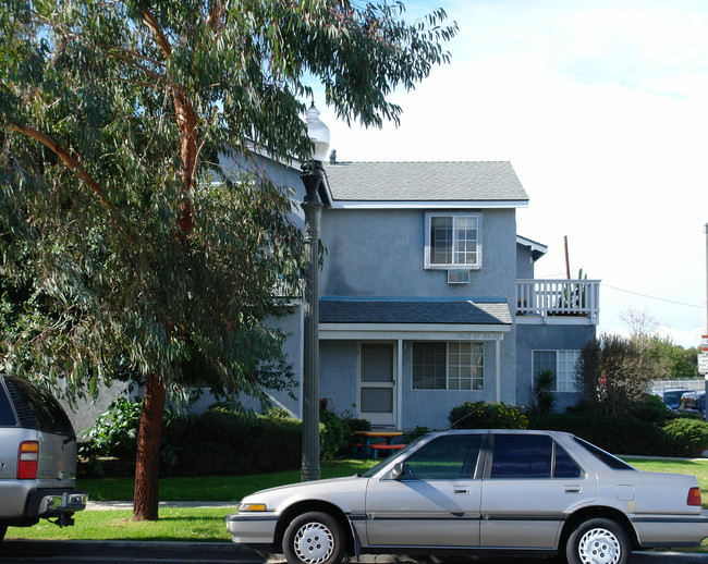 10621-10627 Chestnut St in Los Alamitos, CA - Building Photo - Building Photo