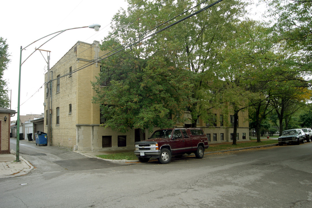 4206 N Linder Ave in Chicago, IL - Foto de edificio