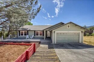 16561 Hacienda Ct in Hidden Valley Lake, CA - Building Photo