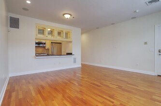 303 Grand St in Jersey City, NJ - Building Photo - Building Photo