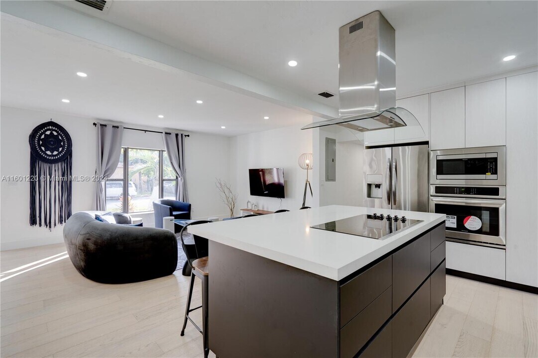 347 NE 110th St in Miami, FL - Building Photo