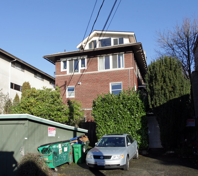 2627 E Franklin Ave in Seattle, WA - Foto de edificio - Building Photo