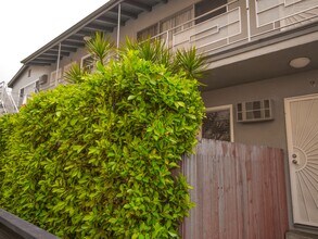 1215 Granville Ave in Los Angeles, CA - Foto de edificio - Building Photo