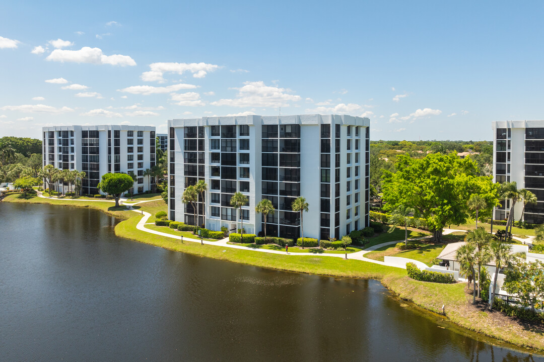 Lakewood Midrise in Boca Raton, FL - Foto de edificio