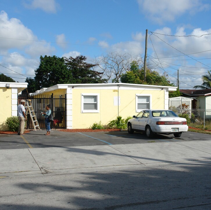 522-526 NW 14th St in Homestead, FL - Building Photo