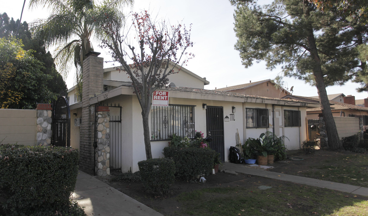 4595 Canoga St in Montclair, CA - Building Photo