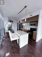 110 Charles St E in Toronto, ON - Building Photo - Building Photo