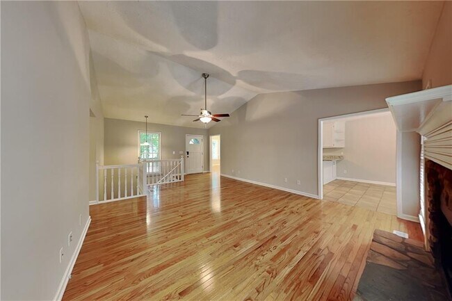 501 Brooksdale Dr in Woodstock, GA - Building Photo - Building Photo