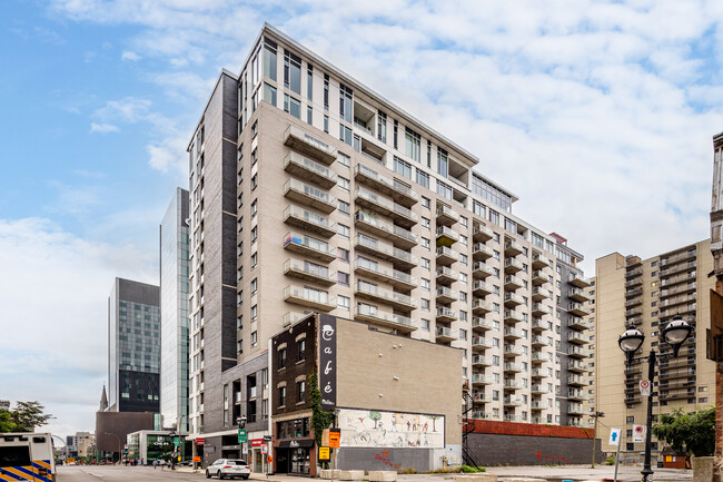 Le Metropol in Montréal, QC - Building Photo - Building Photo