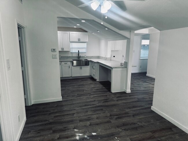 4422 W 164th St, Unit 4422 1/2