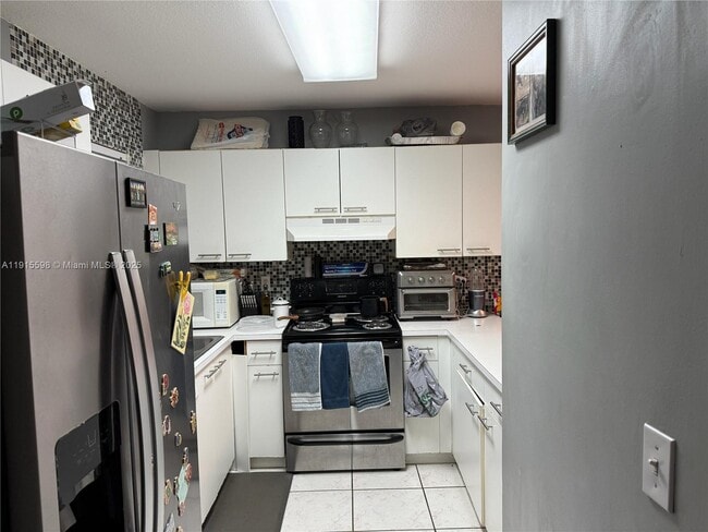 6245 SW Kendale Lakes Cir in Miami, FL - Building Photo - Building Photo