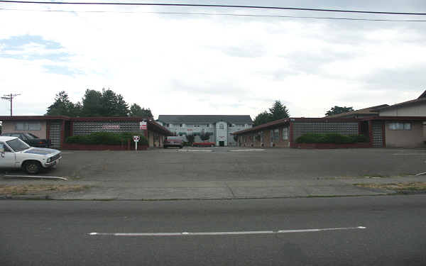 Madrona Apartments in Tacoma, WA - Building Photo - Building Photo