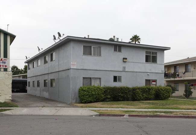 1172 N Mayfair Ave in Anaheim, CA - Building Photo - Building Photo