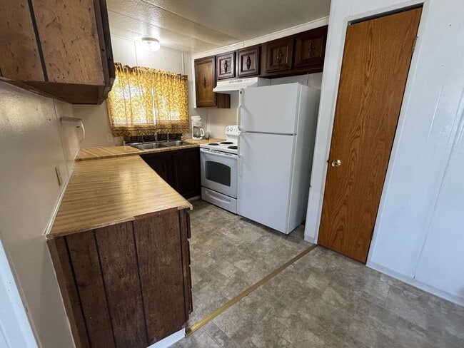 property at 124 E Van Buren St