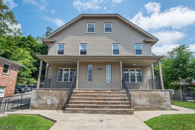 160 Bloomfield Ave