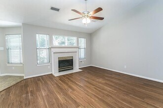 6 Tranquil Glade Pl in The Woodlands, TX - Foto de edificio - Building Photo