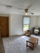 3130 McCloy Ave, Unit McCloy Apartments in Murrysville, PA - Foto de edificio - Building Photo