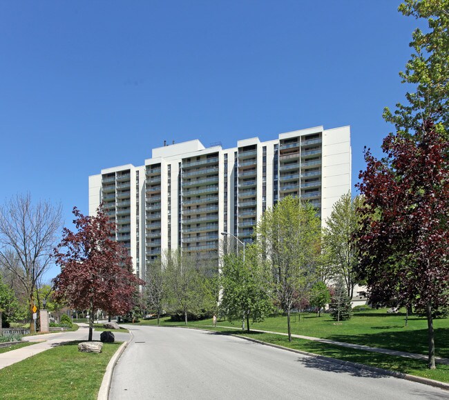 Crestview Towers II in Toronto, ON - Building Photo - Building Photo