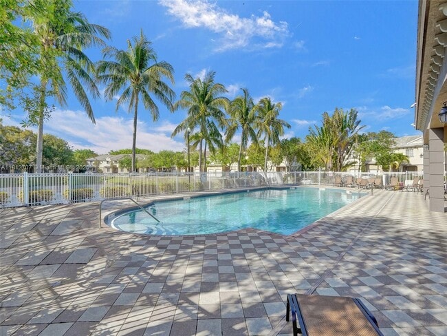 1215 Lucaya Dr in West Palm Beach, FL - Building Photo - Building Photo