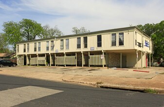 900 E 51st St in Austin, TX - Building Photo - Building Photo