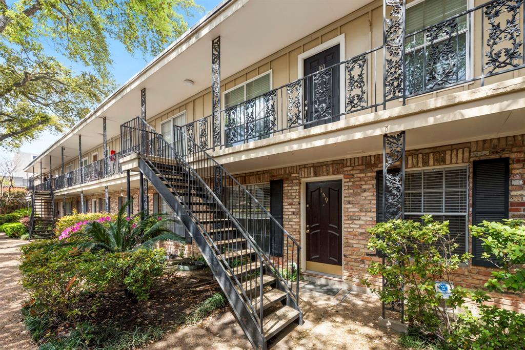3224 Timmons Ln in Houston, TX - Building Photo