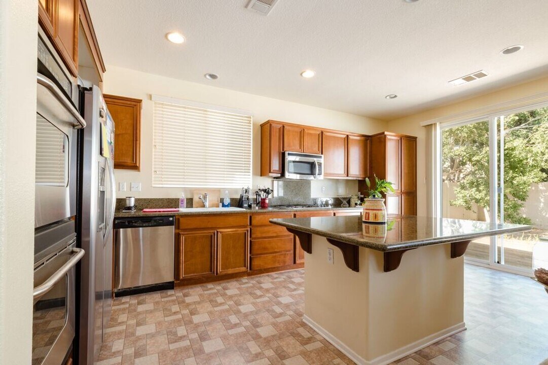 2207 Rockrose St in Palmdale, CA - Building Photo
