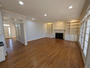 325 Yorkshire Dr in Williamsburg, VA - Building Photo - Building Photo