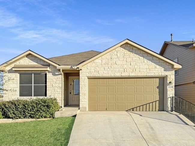 13130 Desana Spgs in Saint Hedwig, TX - Building Photo - Building Photo