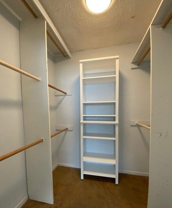 1025 N Kings Rd, Unit 106 in West Hollywood, CA - Building Photo