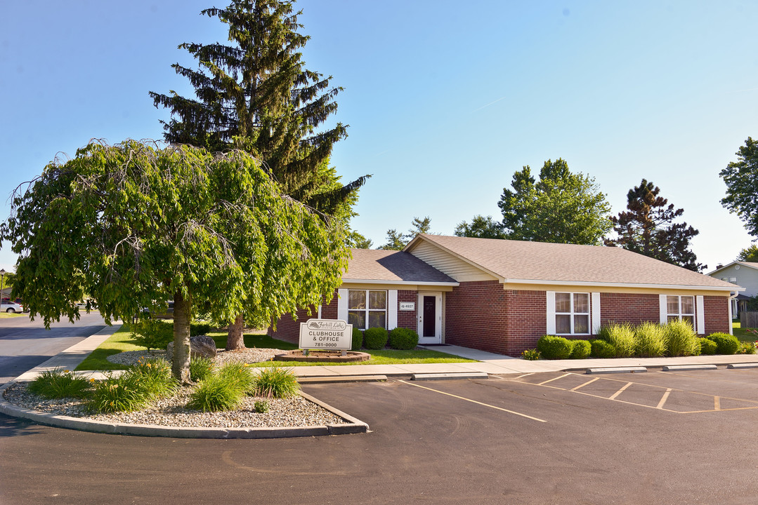 Farhill Lake Apartments in Indianapolis, IN - Foto de edificio