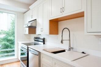 171 Everett St in Boston, MA - Building Photo - Building Photo