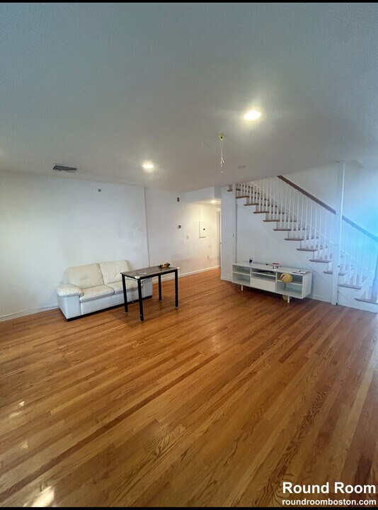 30 Cameron St, Unit 7 in Brookline, MA - Building Photo